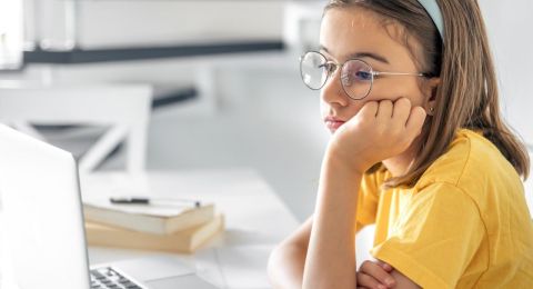 لجنة متابعة قضايا التعليم العربي: صمود طلابنا في الطوارئ في خطر- الآلاف الطلاب العرب يفتقرون لوسيلة رقمية للتعلّم عن بُعد!