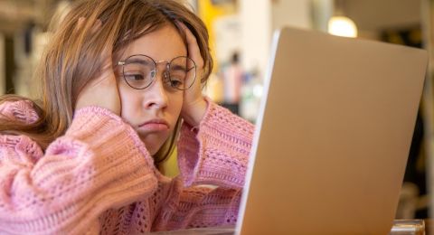 لجنة المتابعة لقضايا التعليم العربي وجمعية حقوق المواطن تطالبان وزارتي التربية والاتصالات بالتحرك الفوري لتوفير أجهزة رقمية وبنية تحتية للإنترنت لجميع الطلاب